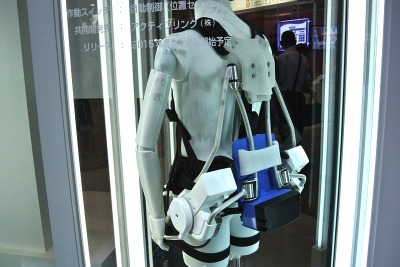 【国際物流総合展14】荷物の積み降ろしはパワースーツで楽ラク! 画像