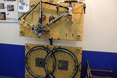 【国際物流総合展14】世界初の自転車輸送ケース、強化段ボールで傷がつかず 画像
