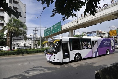 タイ電力公社、官民共同で開発した電気バスが試験走行開始 画像