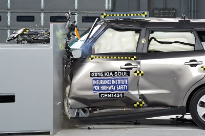 【IIHS衝突安全】キアの小型ハイトワゴン、ソウルの2015年型…トップセーフティピックに指定 画像