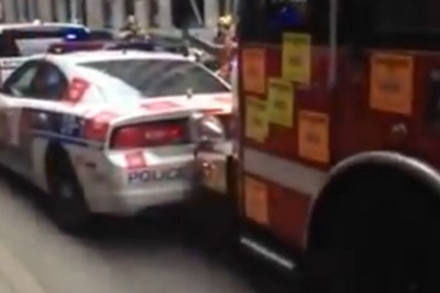 カナダのビル火災現場、消防車の取った大胆行動［動画］ 画像