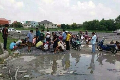 バンコクの駐車場に「金塊」？　住民が連日殺到 画像