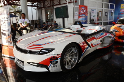 【ジャカルタモーターショー14】セフィーロ がベース車! カスタムショップのEVロードスター 画像