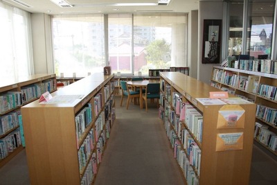 端末で蔵書検索、貸出はISBNコードで管理…図書館が無人になる日 画像