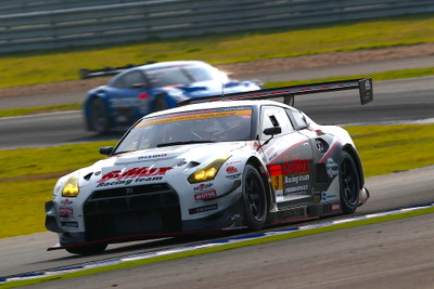 【SUPER GT 第7戦】GT300クラス、星野＆オルドネスの GT-R が Z4 勢から逃げ切る［写真蔵］ 画像