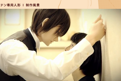 実物大フィギュアによる「壁ドン」で、甘い体験ができるカフェ 画像