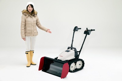 ホンダ、充電式電動ブレード除雪機 ユキオスe を発売 画像