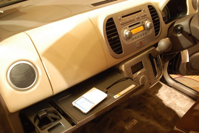 【スズキ MRワゴン 新型発表】低価格と安全性を両立した iPod 接続 画像