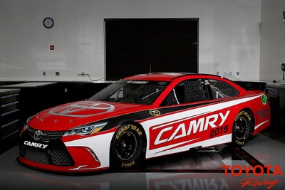 トヨタ カムリ、NASCAR レーサーが表情一新…市販車のイメージ反映 画像