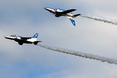 ブルーインパルス、今年も入間で華麗な飛行…29万人が来場 画像