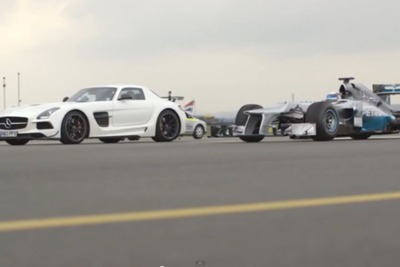 メルセデスSLS AMGブラック、シューマッハのF1マシンと加速競争［動画］ 画像