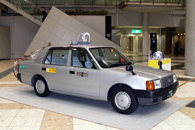 【ENEX2006】風力発電のタクシー 画像