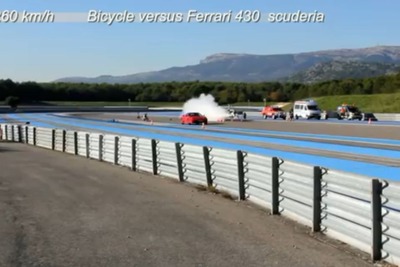 ロケットエンジンの自転車、フェラーリ F430 と加速競争［動画］ 画像