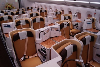 エアバスの最新鋭機「A350 XWB」のビジネスクラスを写真で見る［写真蔵］ 画像