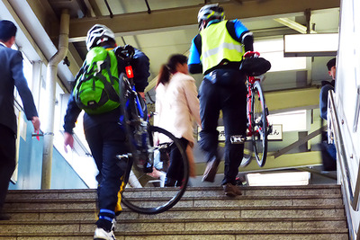 自転車のままモノレールへ、千葉で実証実験…「担いで階段」など課題 画像