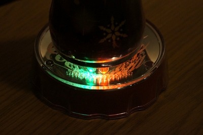 「コカ・コーラ」デザインボトルを彩る、LEDコースター…イオン限定 画像