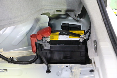 ハイブリッド車のバッテリー交換、より安心できる専用品とプロの作業 画像