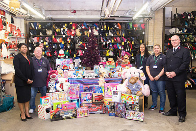ロンドン交通局、おもちゃの忘れ物を恵まれない子供たちに寄贈 画像