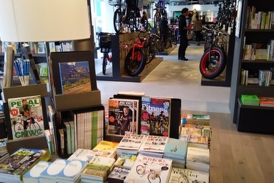 自転車書籍コーナーが、自転車ショップと直結…湘南T-SITE 画像