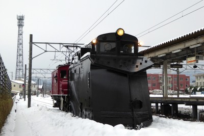 弘南鉄道でラッセル車の試運転…雪の中をキ100形が走行 画像