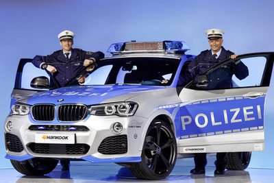 【エッセンモーターショー14】BMW X4 がポリスカーに変身…合法チューニングをPR 画像