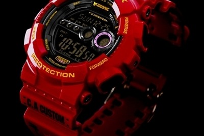 限定「シャア専用 G-SHOCK」抽選販売を開始 画像