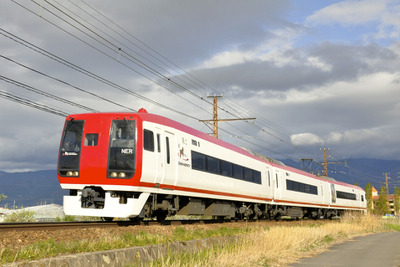 長野電鉄、「スノーモンキー」による初詣列車を運転 画像