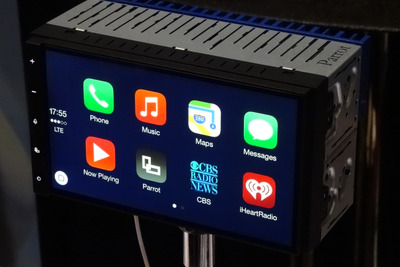 【CES15】Parrot、CarPlayとAndroid autoに両対応したAndroid車載器「RNB6」を公開 画像