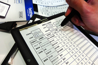 【ウェアラブルEXPO】ブラザー、手書き情報をデジタル化するボードを参考出展 画像