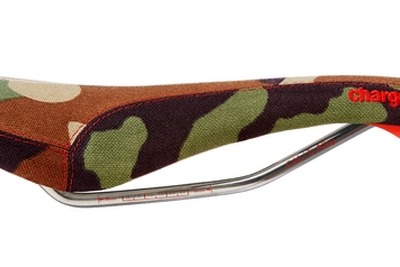 愛車に流行のアクセント…カモフラージュ柄のサドルとバーテープ 画像