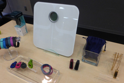 今食べているおにぎりのカロリーを手首で確認…「charge」今春発売へ 画像