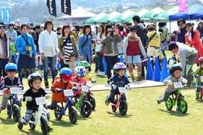 出場6歳以下、ペダルなし自転車でかわいく競う“エンジョイカップ” 画像
