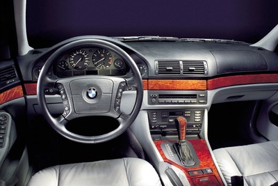 【スクープ特集:BMW 5シリーズ(その4)】『iDrive』による最小限インテリアがこれ 画像