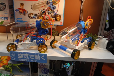 【ギフトショー15】エコおもちゃの第4弾は「空気で動く車」、4月に発売 画像