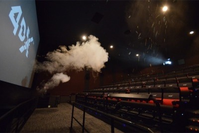 動くシート、水しぶき、風…「4DXシアター」で『ドラゴンボールZ』を堪能 画像