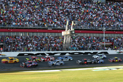 【NASCARスプリントカップ 第1戦】トヨタ、デニー・ハムリンは追い上げ届かず4位 画像