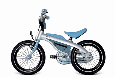 BMWキッズバイクのデザインを一新 画像
