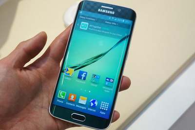 【MWC 2015】ついに両側に「エッジスクリーン」搭載…サムスン「GALAXY S6 Edge」 画像