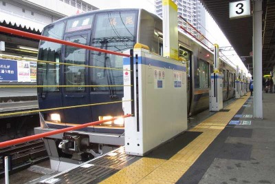 JR西日本、高槻駅に昇降式ホームドア設置へ 画像
