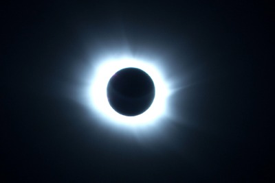 シカゴ発ミュンヘン行きのルフトハンザ機搭乗客、皆既日食を鑑賞 画像