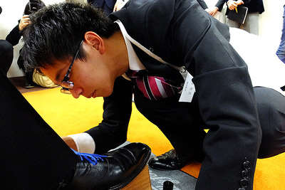 人生初の経験、ヒット作を生みたい…「靴みがき入社式」のコロンブス 画像