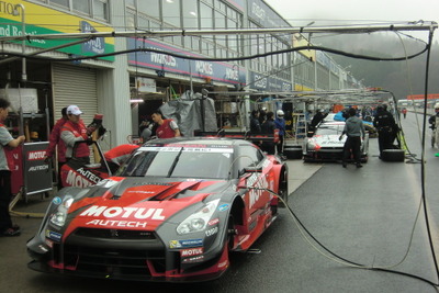 【SUPER GT】開幕前日…雨の岡山国際サーキットに人車集結 画像
