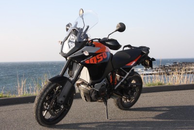 【KTM 1050アドベンチャー 動画試乗】ダウンサイジングで敷居が低くなったアドベンチャー入門車…佐川健太郎 画像