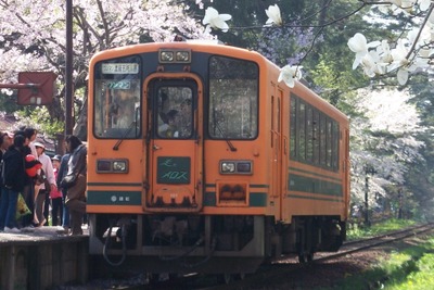 津軽鉄道、芦野の桜イベントで臨時列車運行 画像