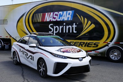 トヨタ MIRAI 、ペースカーに起用…米NASCAR 画像