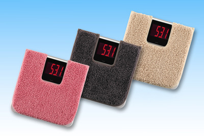 高級タオルメーカー製のマットが付いたタニタのデジタルヘルスメーター 画像