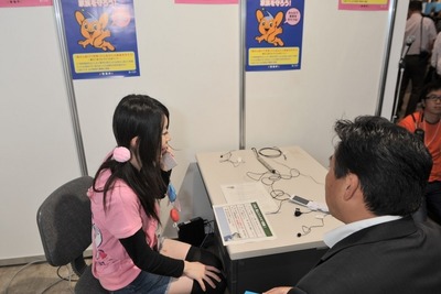 【超会議15】警視庁ブースで体験した、オレオレ詐欺の“犯人役” 画像
