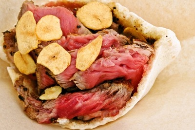 【肉フェス15】手ぬきなしのメニューに舌鼓…並ばず食べられる「VIPエリア」も 画像