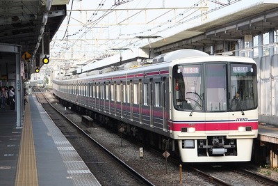 京王電鉄、「有料座席列車」の導入を検討へ 画像