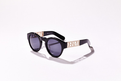 テンプルの「KENZO」メタルロゴが主張…エネルギー感じるサングラス 画像